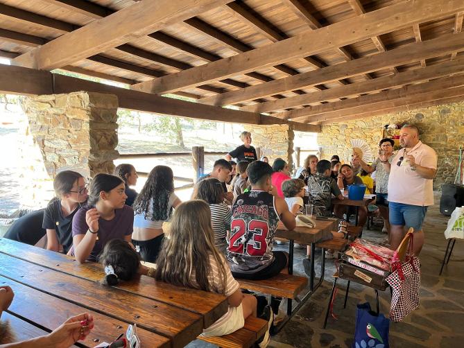 La maleta solidaria recorre el arciprestazgo de Cáritas de Coria