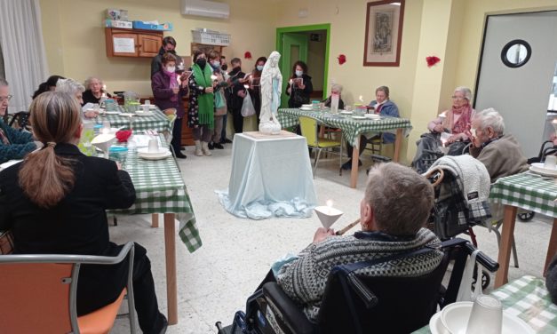 Oración por los enfermos en la Residencia Santa Isabel de Torrejoncillo