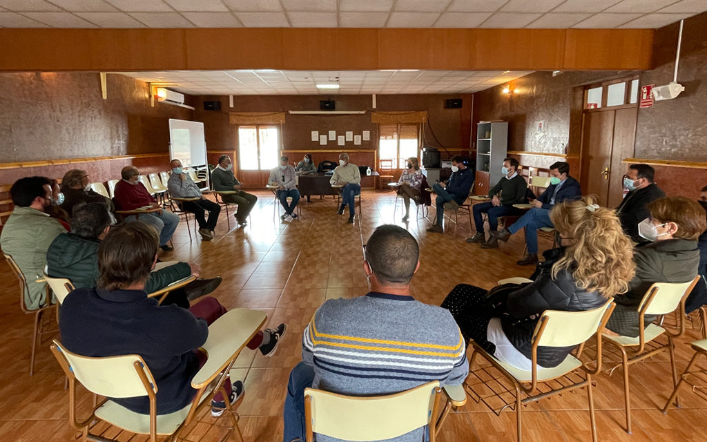 El presidente de la Diputación inicia, en Riolobos, una ronda de reuniones que recorrerá todas las comarcas del territorio