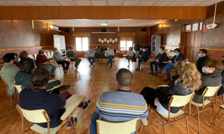 El presidente de la Diputación inicia, en Riolobos, una ronda de reuniones que recorrerá todas las comarcas del territorio