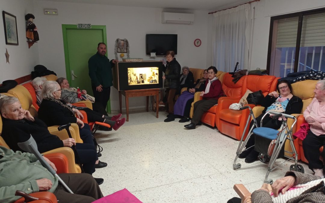 Celebrando los 800 años del nacimiento de Jesús a través de un taller de reminiscencia en la Residencia Santa Isabel de Torrejoncillo