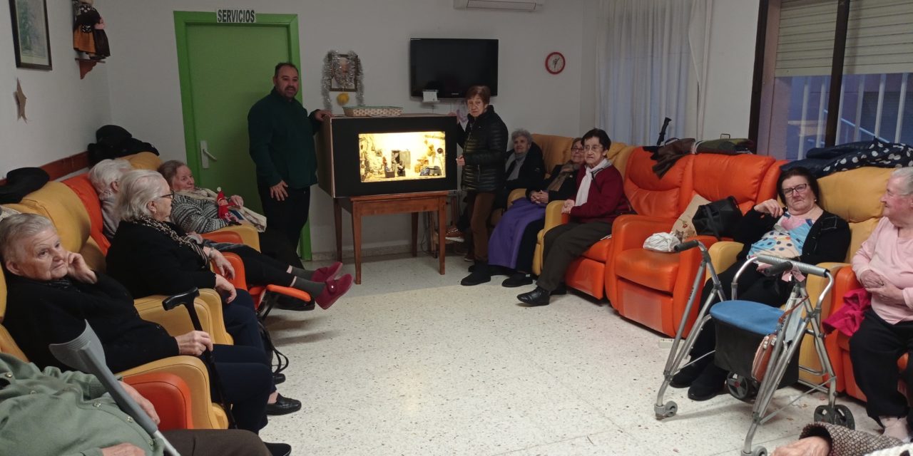 Celebrando los 800 años del nacimiento de Jesús a través de un taller de reminiscencia en la Residencia Santa Isabel de Torrejoncillo