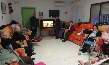 Celebrando los 800 años del nacimiento de Jesús a través de un taller de reminiscencia en la Residencia Santa Isabel de Torrejoncillo