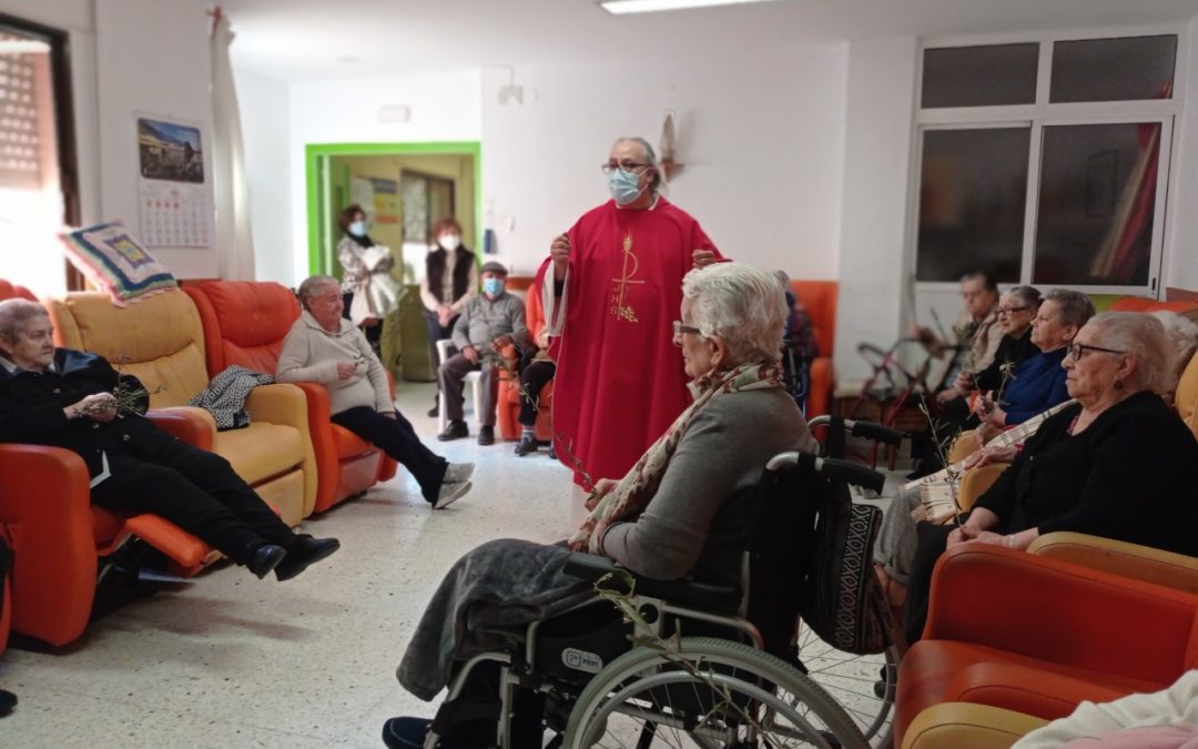 RESIDENCIA SANTA ISABEL CELEBRA EL DOMINGO DE RAMOS