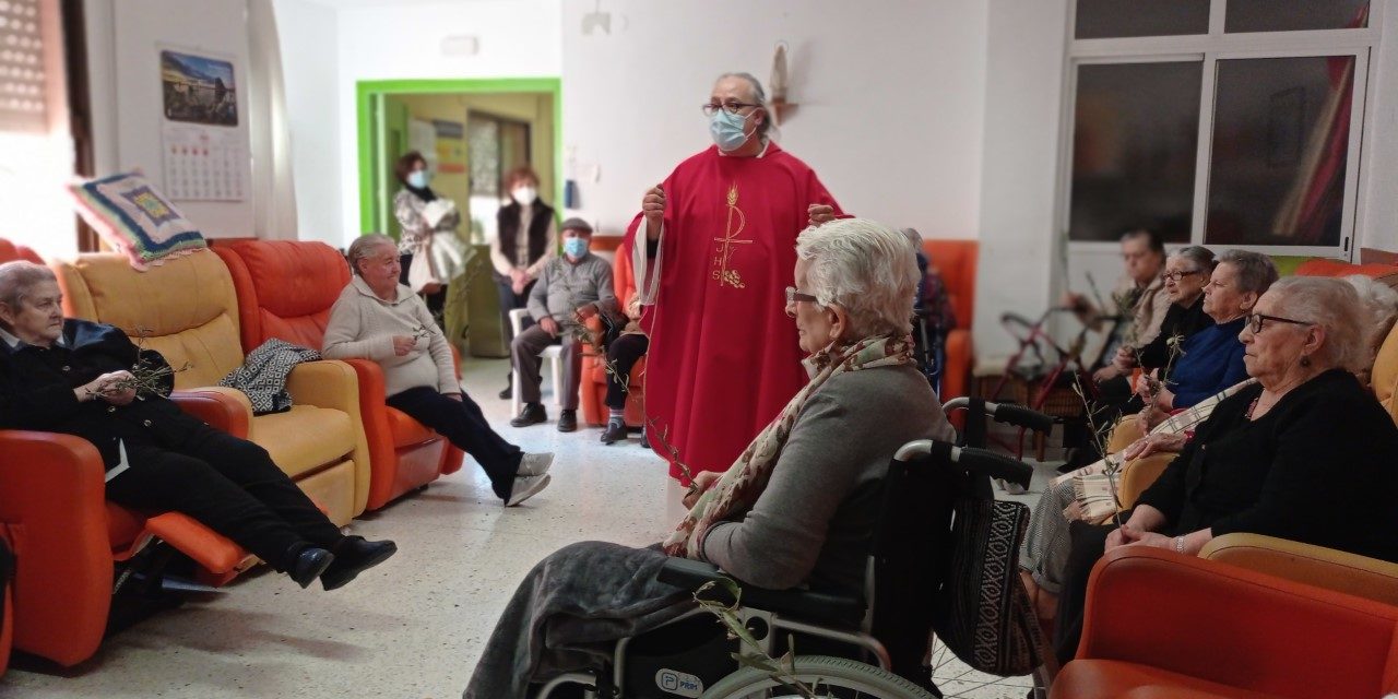 RESIDENCIA SANTA ISABEL CELEBRA EL DOMINGO DE RAMOS