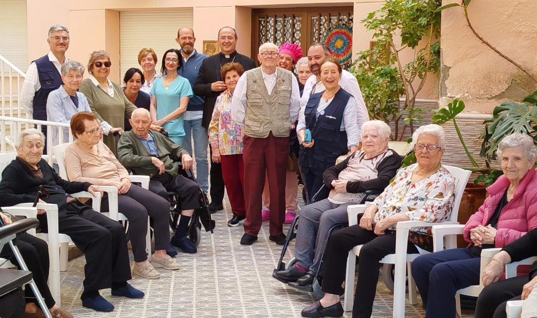 Radiolinas y visita especial en la residencia Santa Isabel en Torrejoncillo