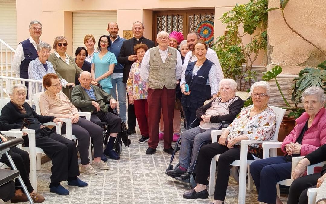 Radiolinas y visita especial en la residencia Santa Isabel en Torrejoncillo