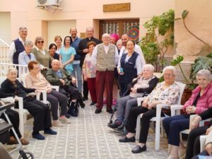 Radiolinas y visita especial en la residencia Santa Isabel en Torrejoncillo