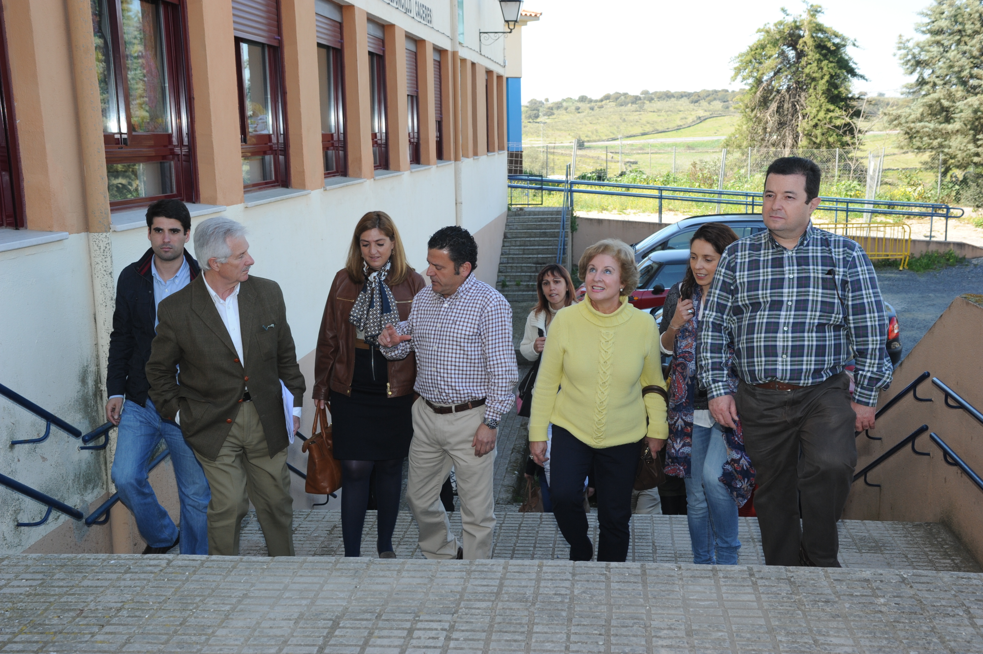 El Secretario General de Educación escuchó de primera mano las necesidades del IESO y del Colegio